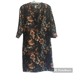 H&M Black Floral Print Shift dress Knee length Size 4 Black Floral V Neck